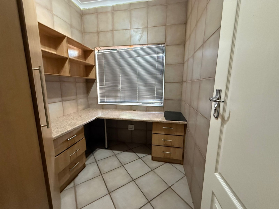 6 Bedroom Property for Sale in Safari Gardens North West